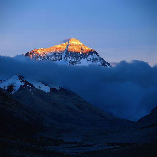 Il monte Everest, la cima più alta del mondo, nella catena dell'Himalaya (crediti: Bernard Goldbach)