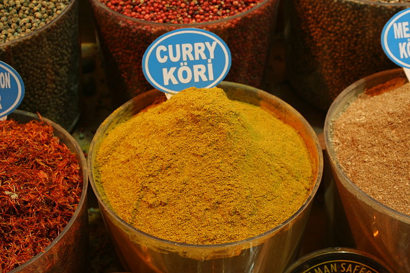 Polvere di curry al mercato di Istanbul