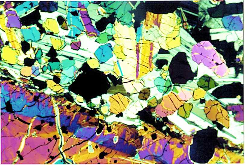 Roccia lunare al microscopio - crediti immagine: University of South California