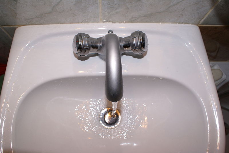 800px-Water_tap