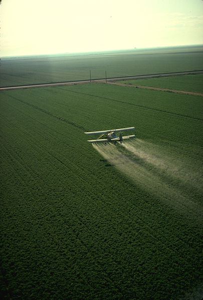 405px-Cropduster_spraying_pesticides