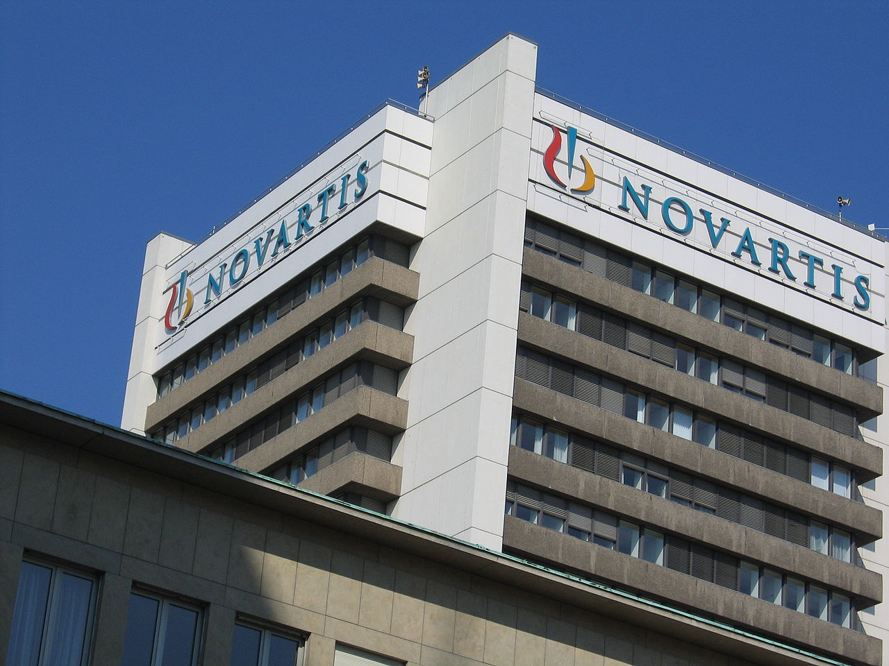 1280px-Industria_Novartis