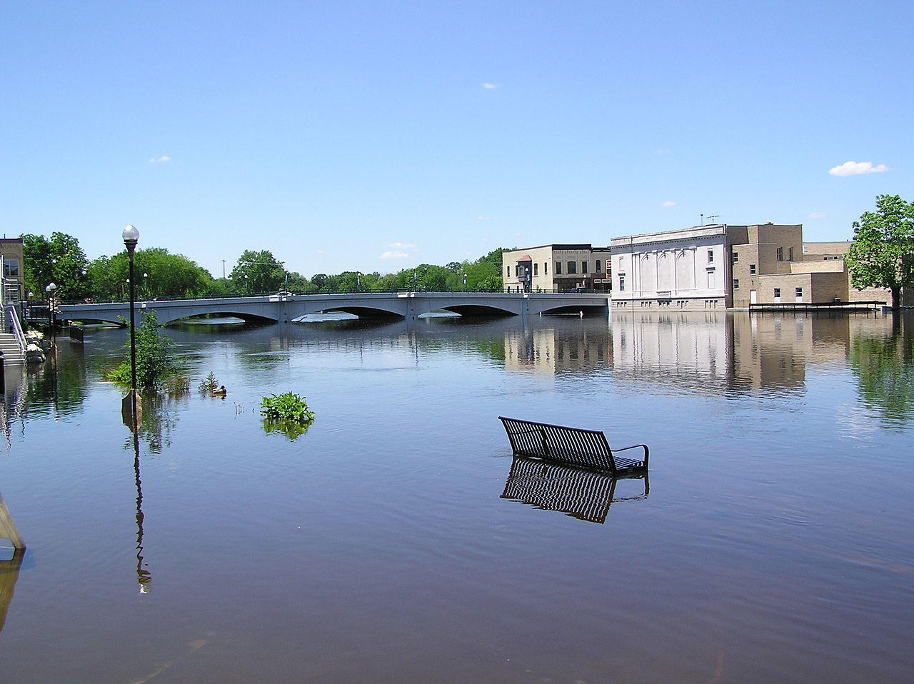 1280px-Rock_river_flood_FtAtkinson