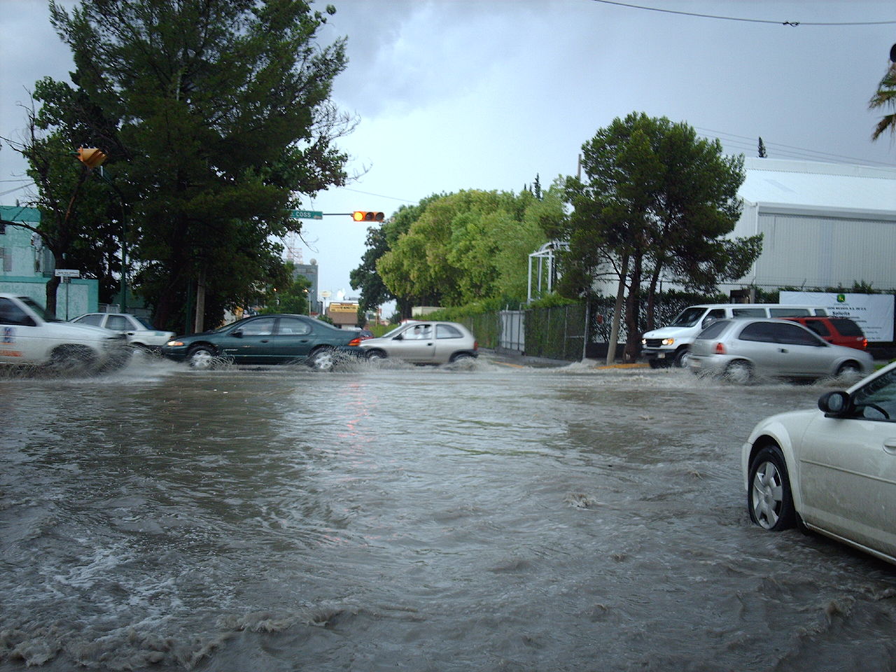 1280px-Cars_over_the_water