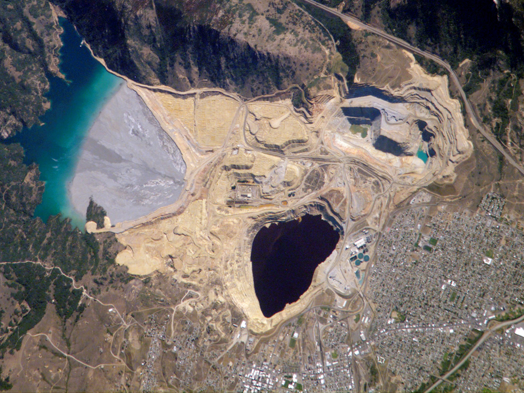 Berkeley_Pit_Butte,_Montana