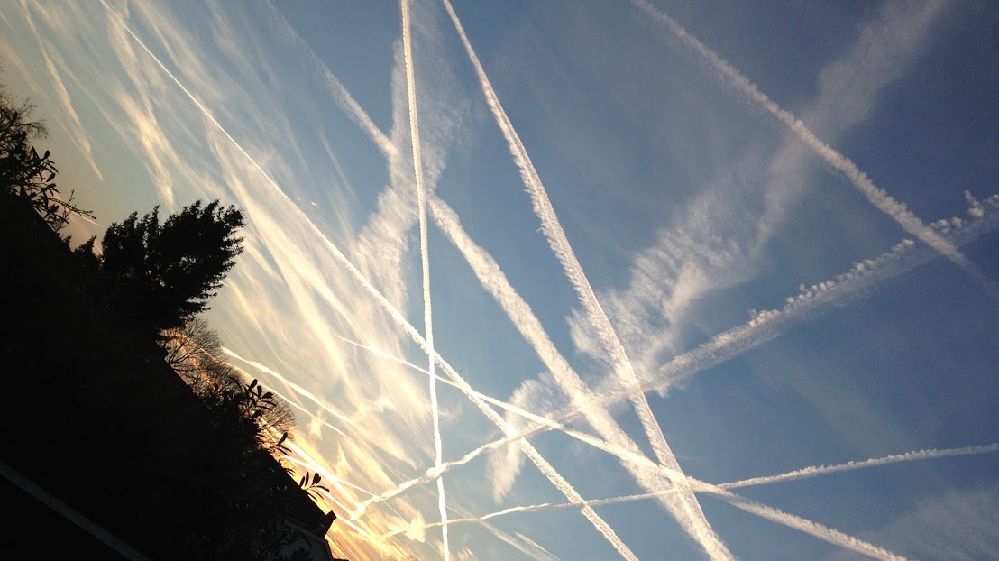 Crisscrossing_Contrails