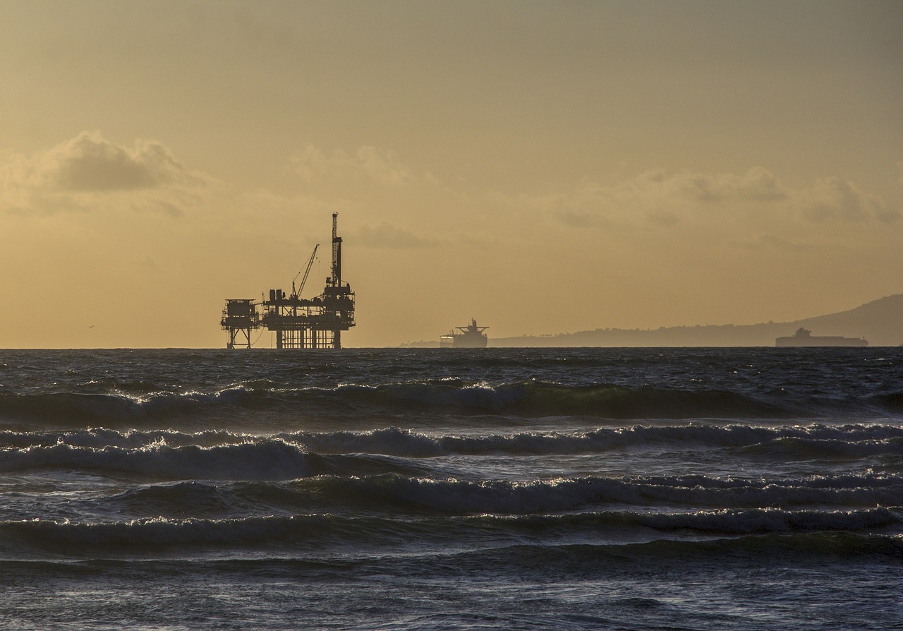 oil-platform-484859_1280