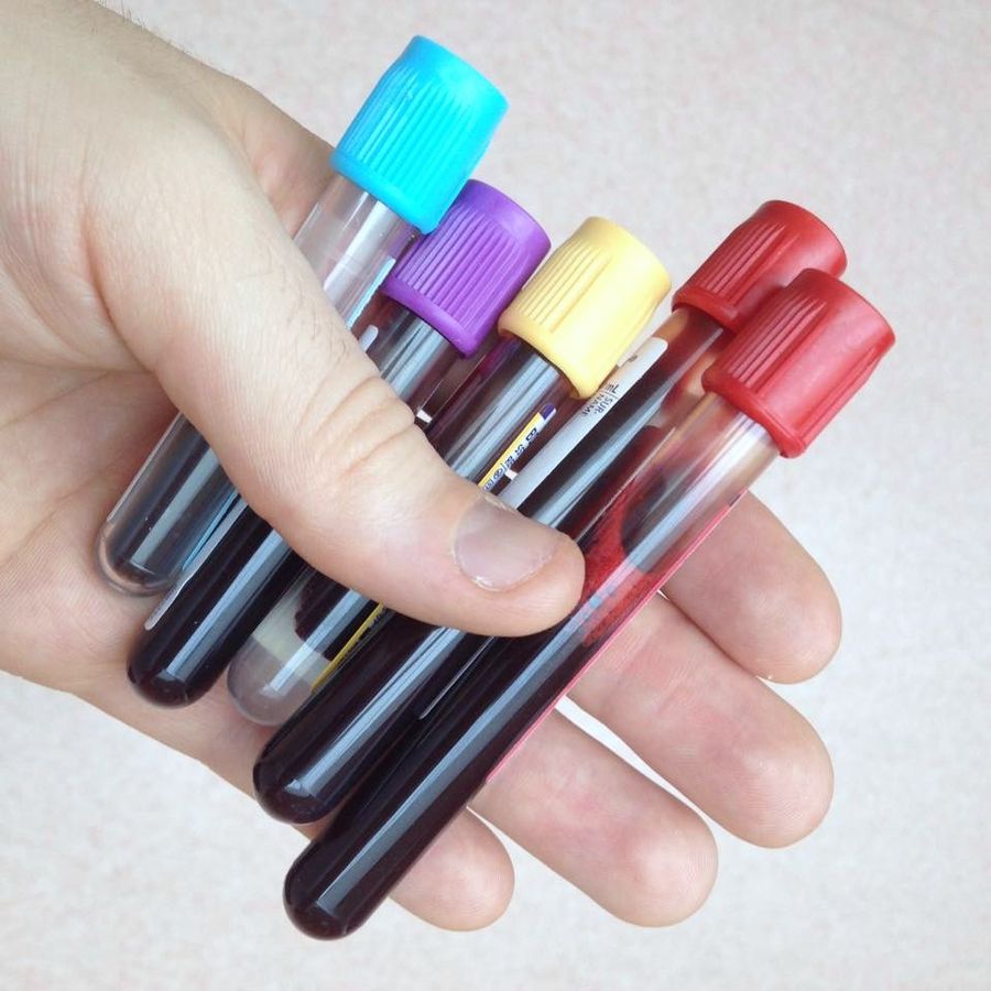 900px-Vacutainer_blood_bottles