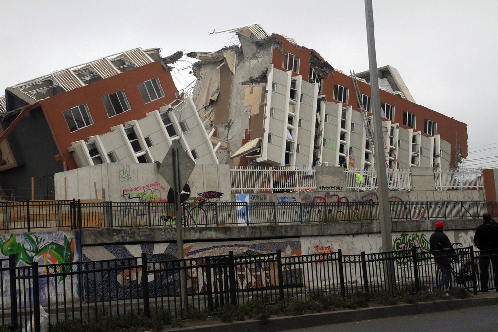 2010_chile_earthquake_-_building_destroyed_in_concepcion