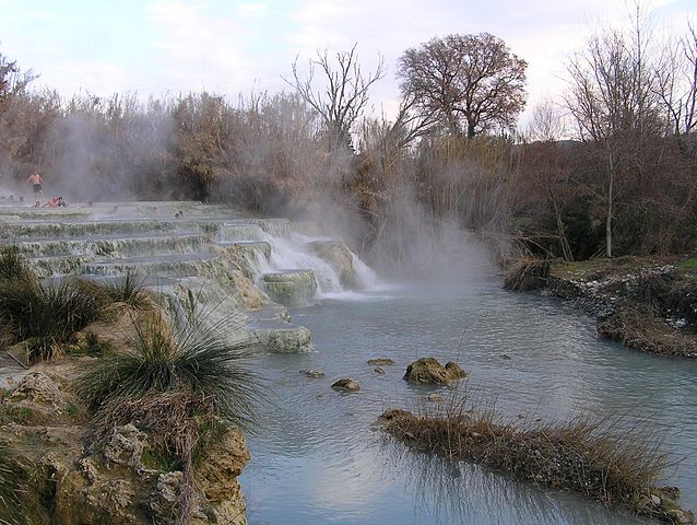 638px-cascate_del_gorello_a_saturnia